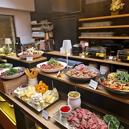 Maxmilian Lifestyle Hotel 4*