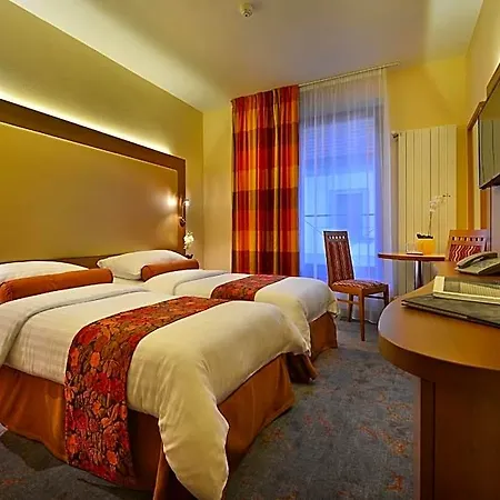 Maxmilian Lifestyle Hotel