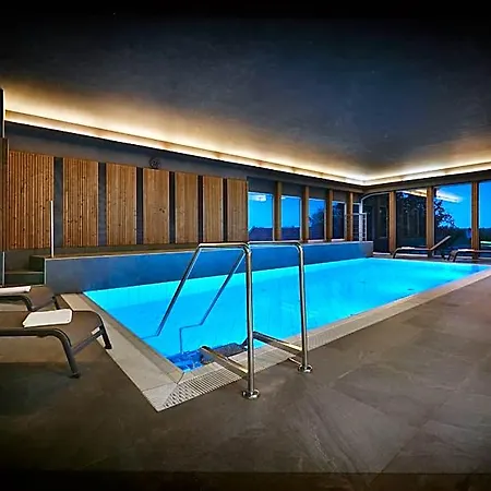 Maxmilian Lifestyle Hotel 4*