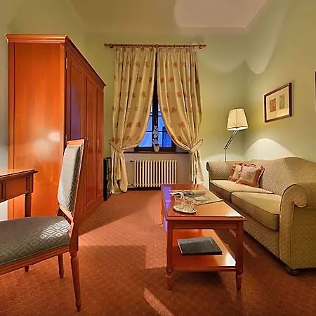 Maxmilian Lifestyle Hotel